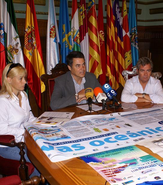 El Ayuntamiento de Motril colabora con la I Jornada Internacional de Limpieza de Playas 2011
