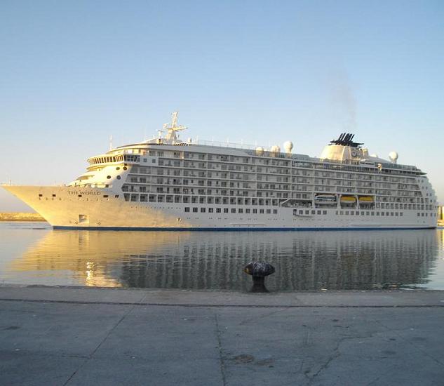 El Puerto de Motril ha recibido este verano diez cruceros y cerca de 4500 pasajeros, el doble que todo el año pasado