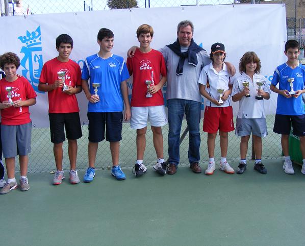 Gran nivel de juego y participación en el primer torneo del III Circuito Municipal de Tenis
