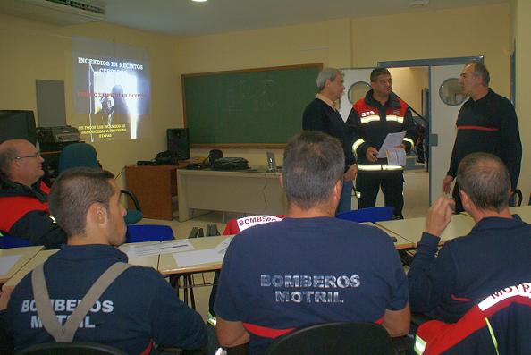 Más formación para los bomberos de Motril gracias al curso para la extinción de incendios en puertos y buques