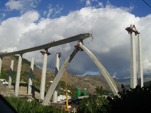 CCOO y UGT rinden un homenaje a los obreros fallecidos en el desplome del viaducto de Almuñecar hace seis años