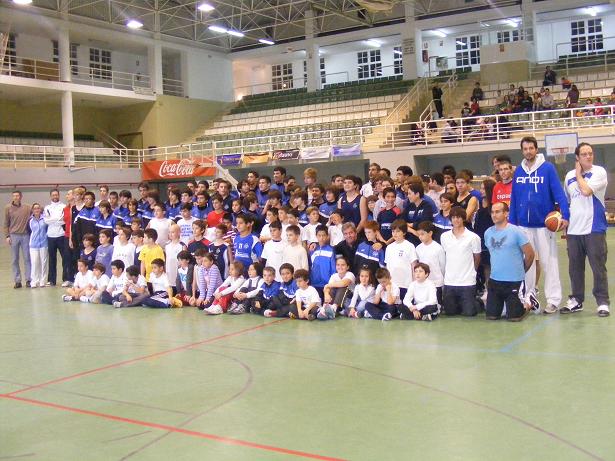 El Club Baloncesto Costa Motril presenta su nueva temporada con la participación de 320 niños