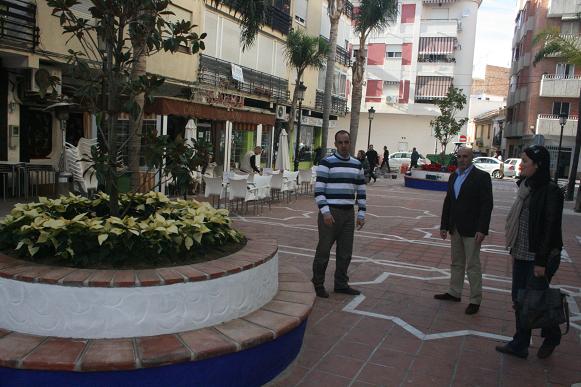 El Ayuntamiento de Almuñécar remodela la plaza de Los Magnolios