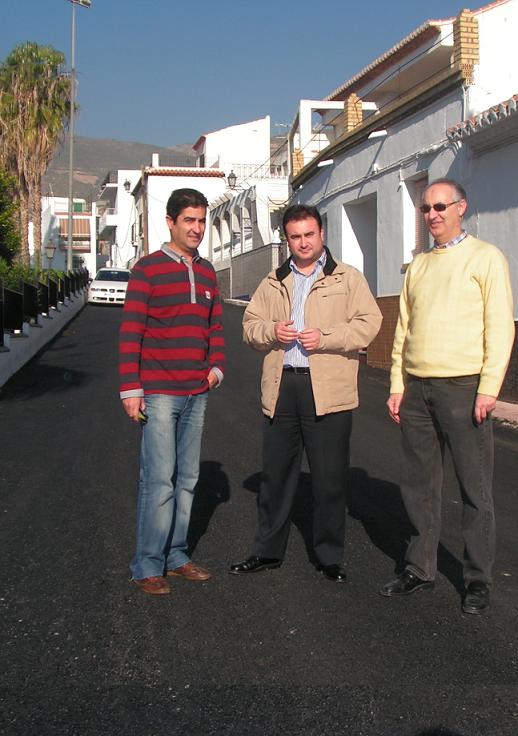 El Ayuntamiento de Salobreña asfalta tres calles del anejo de Lobres