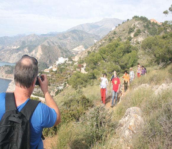 Más de cuarenta participantes en la primera ruta de senderismo que programó el PMD de Almuñécar