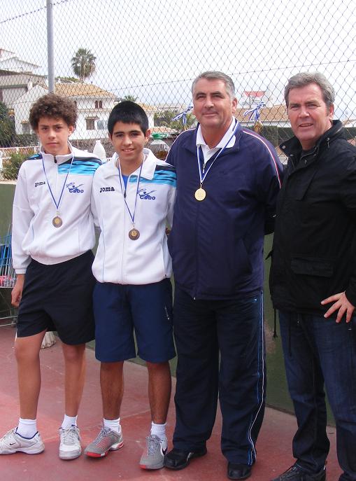 El V Torneo de Tenis Día de Andalucía reúne a 50 participantes de los clubes Cobo-Motril y Saque Volea