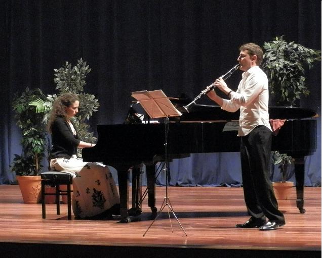 El Petit Dúo debutó en Almuñécar con un esplendido repertorio musical