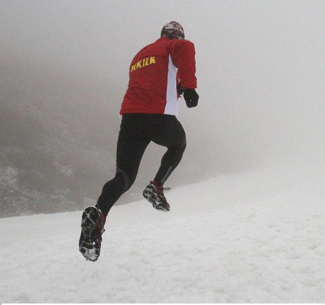Sierra Nevada celebra su primer snowrunning,  una carrera a pie sobre nieve