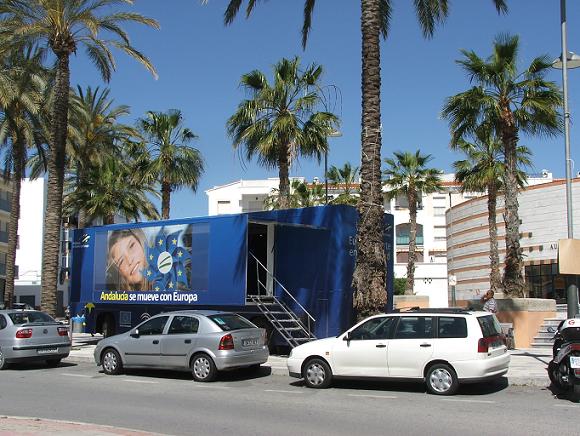 LLega a Salobreña el autobús "25 años de Fondos Europeos en Andalucía"