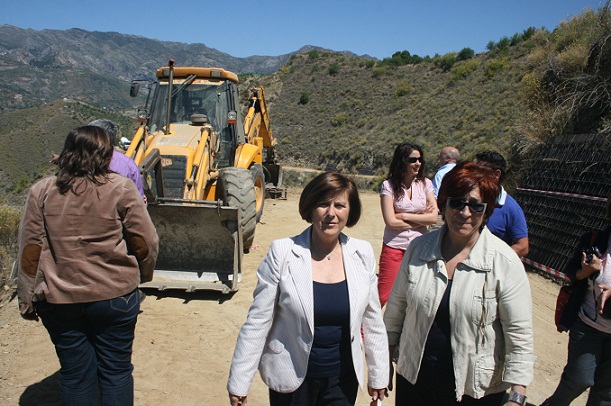 Junta y Ayuntamiento de Almuñécar visitan las obras  de mejora en el acceso al Pago de Los Mateos