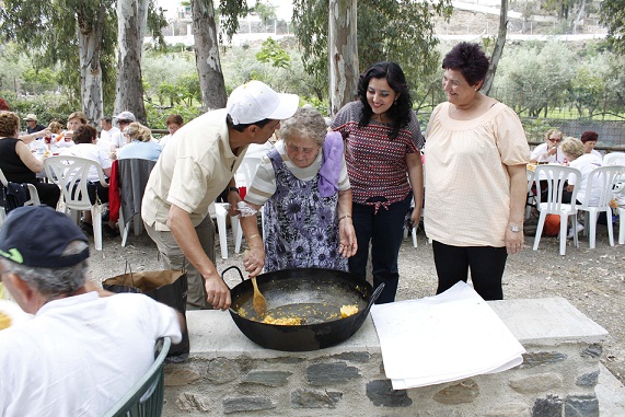 Órgiva celebra el III Encuentro de Mayores con actividades lúdico festivas y degustación de paellas