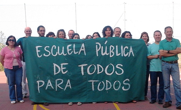 Profesores del IES Beatriz Galindo de Motril se manifiestan en contra de los recortes en Educación