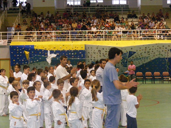 La Escuela Municipal de Karate reúne en la clausura a sus 160 alumnos