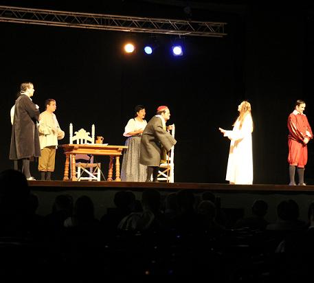 Éxito artístico en la apertura de la I Muestra de Teatro Clásico Trópico de Europa de Almuñécar con la comedia El médico a palos
