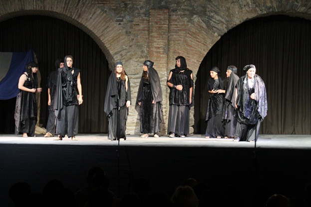 SKS Teatro volvió a cosechar un nuevo éxito artístico y de público en la clausura del V Festival de Teatro Grecolatino de Almuñécar