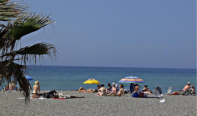 Convergencia Andaluza denuncia la adjudicación de la limpieza de Playas de Almuñécar, considerándola escandalosa