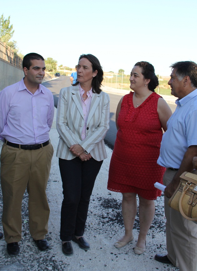 Luisa María García Chamorro visita las obras de la carretera GR-4407