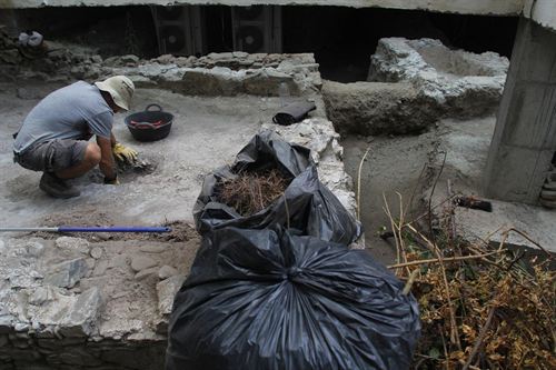 Arrancan los trabajos de limpieza de las termas romanas halladas en la costa de Almuñécar