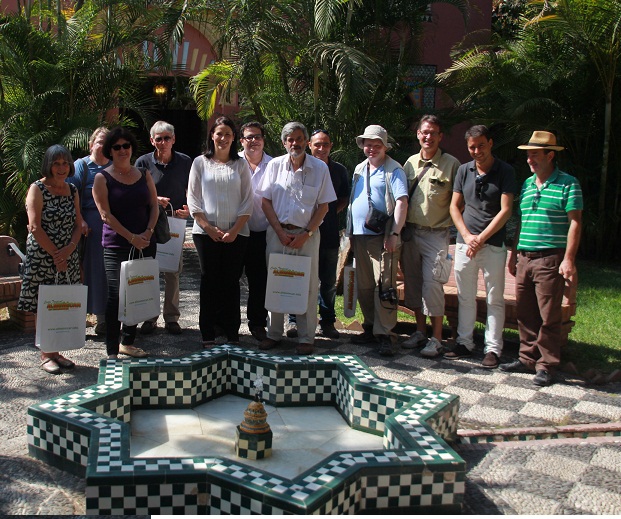 Almuñécar recibe la visita de un grupo de turistas británicos interesados en la cultura fenicia