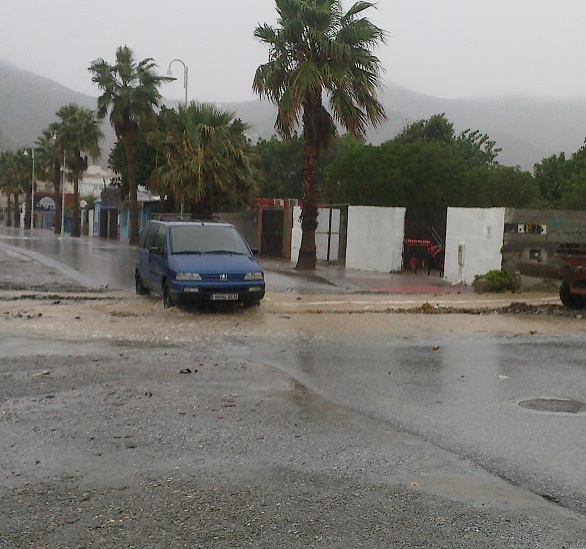 Almuñécar mantiene activado el Plan de Emergencia Municipal hasta las 17 horas, siempre que no se intensifique las lluvias