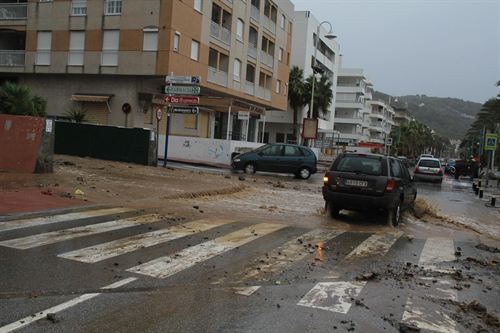 Almuñécar desaloja los colegios del municipio debido a la alerta roja por lluvias