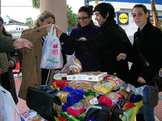 El PP y las NNGG de Almuñécar La Herradura lanzan una recolecta de alimentos a favor de Cáritas Almuñécar