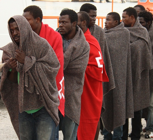 Detenidos dos senegaleses que patronearon una patera que llegó a Motril  con 67 subsaharianos