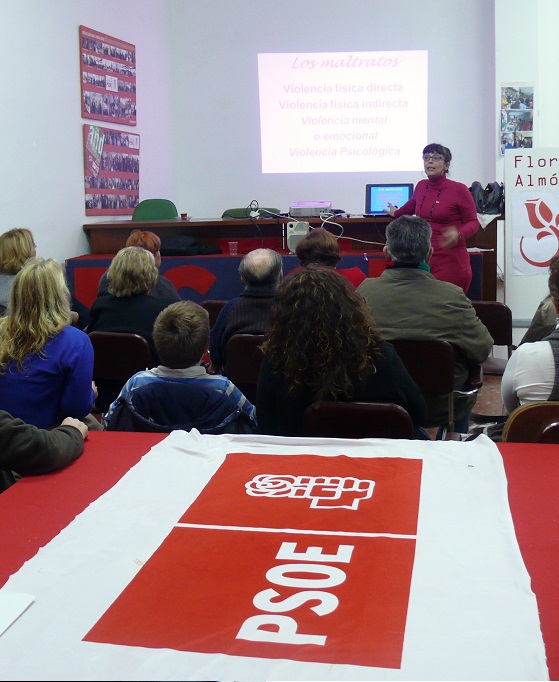 El PSOE de Motril se manifiesta contra la violencia de género