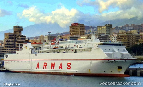 Armas vende el Ferry que hacía la ruta con Alhucemas. Lo sustituye el Ferry Volcán de Tauce que navega en este momento a Motril