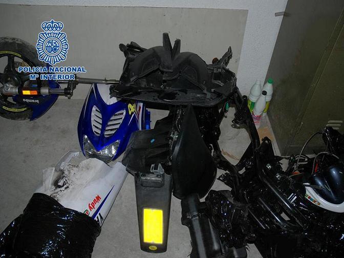 Desguazaban los ciclomotores robados en Motril para sacarlos del pais