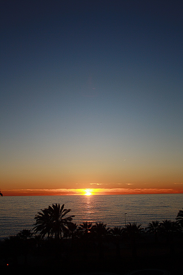 La puesta de sol de hoy sábado en la Costa Tropical de Granada