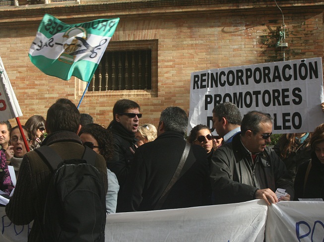 Asesores y Promotores del Servicio Andaluz de Empleo de Andalucia protestan por los recortes en políticas de empleo