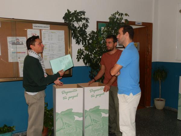 Los centros educativos del municipio sexitano reciclan 2500 kilos de papel en un trimestre