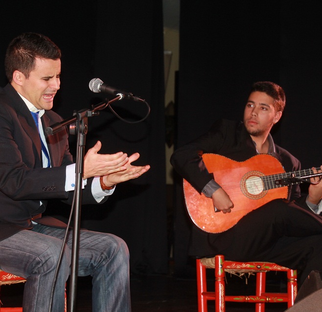 Juan Pinilla  puso  al público en pie en Almuñécar con un bello recital flamenco.