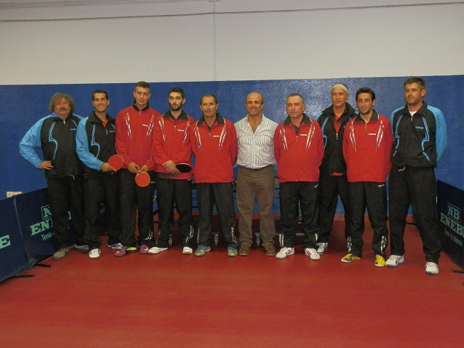 El equipo del Veteranos Tenis de Mesa  Antiguo Mesón Almuñécar  lidera la División de Honor Andaluza tras la victoria  frente al Huétor Vega TM