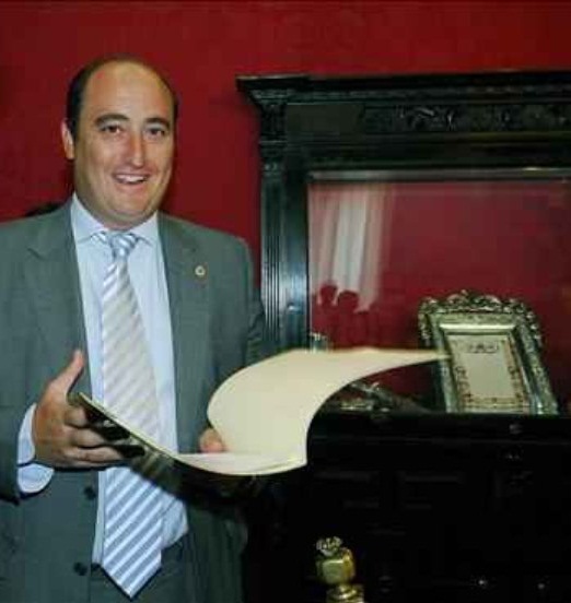 El cofrade y edil granadino Juan García Montero dará el pregón de la Semana Santa de Almuñécar 2013