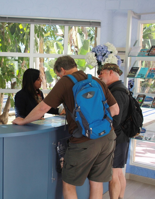 Almuñécar incremento en más de un millar de turistas en las oficinas de información