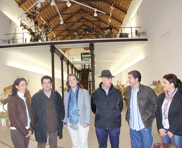 Comisarios del Milenio de Granada visitan la Fábrica del Pilar para acoger la exposición sobre el legado azucarero de Motril