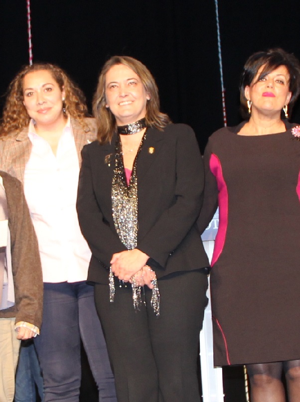 La  primera alcaldesa de la historia de Motril, Luisa García Chamorro recibe el Premio Mujer 2013