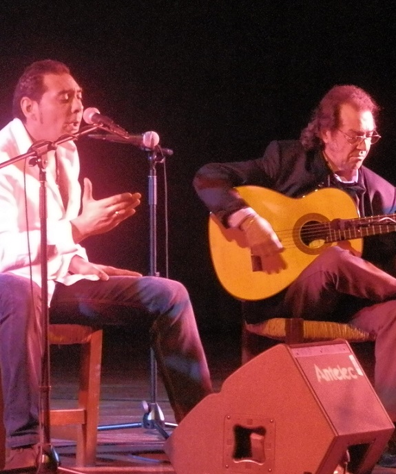 El guitarrista granadino Pepe Habichuela actuó  con éxito en Almuñécar