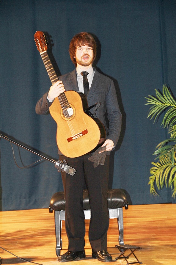El guitarrista inglés Declan Zapala ofreció un bello concierto en La Herradura
