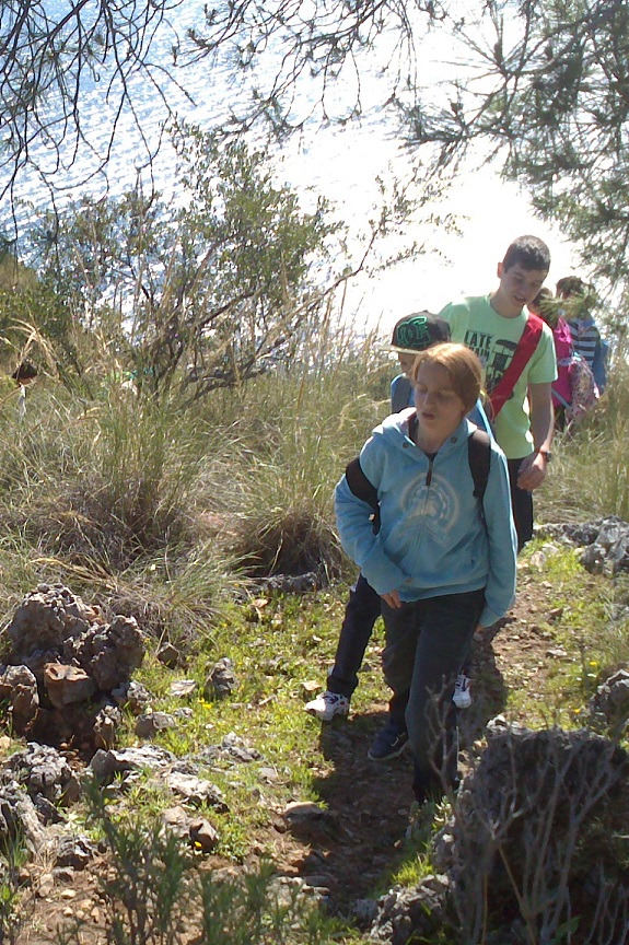 Medio centenar de alumnos  conocen la riqueza medioambiental del Paraje Natural  de Cerro Gordo