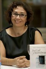 La escritora malagueña María Cabrillana de Rivas presentará en Almuñécar su libro Esquirlas de un Espejismo