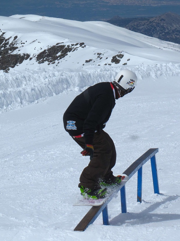 Sierra Nevada organiza en primavera un campamento  de snowboard con riders profesionales