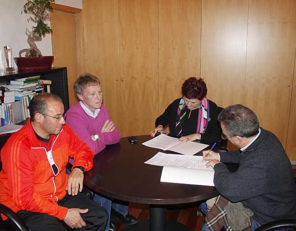 El Ayuntamiento firma un convenio de colaboración con el IES Alpujarra para la cesión de los espacios públicos