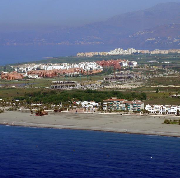 Playa Granada acogerá la Escuela de Actividades Náuticas