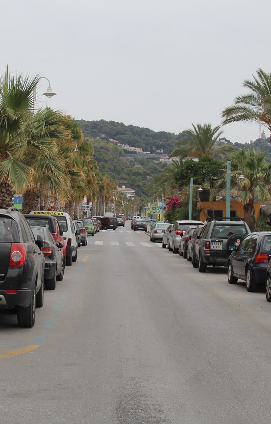 El Ayuntamiento de Almuñécar reduce calles de la Zona Azul y el coste de la tarjeta de residente