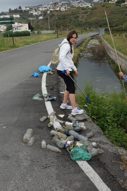 El PP de Salobreña organiza una jornada de limpieza en la Cuesta Coracho