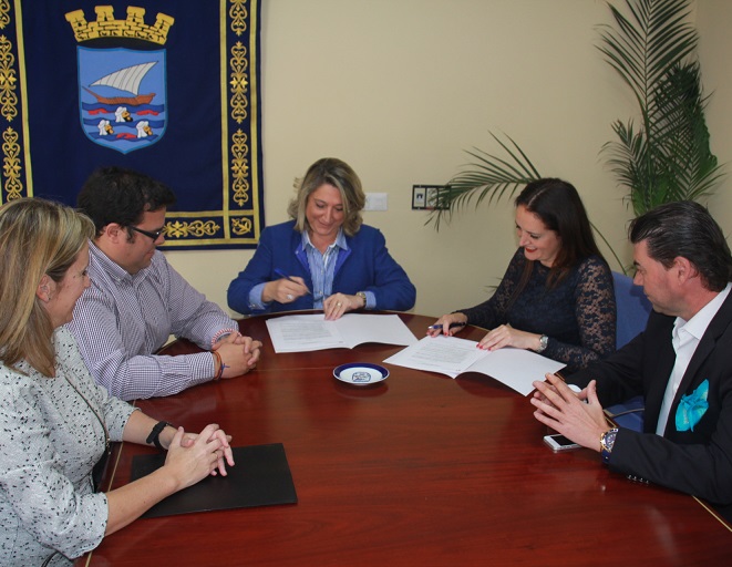 El Ayuntamiento de Almuñécar firma un acuerdo con Hotelbeds para su promoción a nivel internacional
