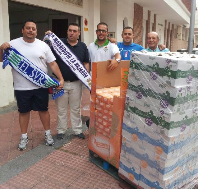 Las peñas futbolísticas sexitanas entregan a Cáritas 1572 litros de leche y 432 kilos de azúcar